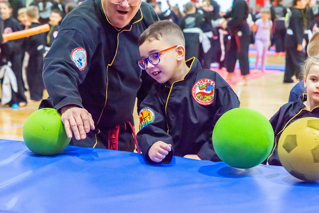 Celebra il Qwan Ki Do con la nostra Festa di Natale: un evento magico per grandi e piccini. Scopri i valori di impegno, gioco di squadra e comunità!