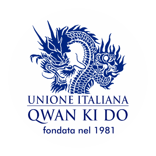 Lo stemma dell’Unione Italiana Qwan Ki Do è un drago, rappresentante lo spirito cavalleresco, che stringe tra gli artigli un Tao, che simboleggia l’energia vitale.
L’Unione Italiana Qwan Ki Do è l’organizzazione che si occupa di diffondere il Qwan Ki Do sul territorio nazionale, organizzando corsi, allenamenti, gare ed eventi.
L’Unione Italiana Qwan Ki Do si occupa anche della formazione dei nuovi insegnanti e sul continuo aggiornamento dei responsabili di club.
Il club Hy Vong è affiliato all’Unione Italiana Qwan Ki Do.